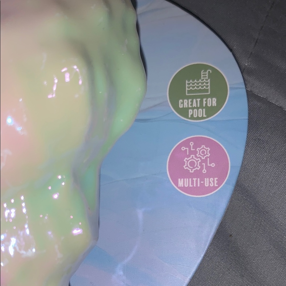 ROAM Iridescent Sea Shell conch Beach Towel Clips or table clips - Picture 5 of 7
